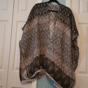 Unknown brand.  Fits like XL/1X Poncho